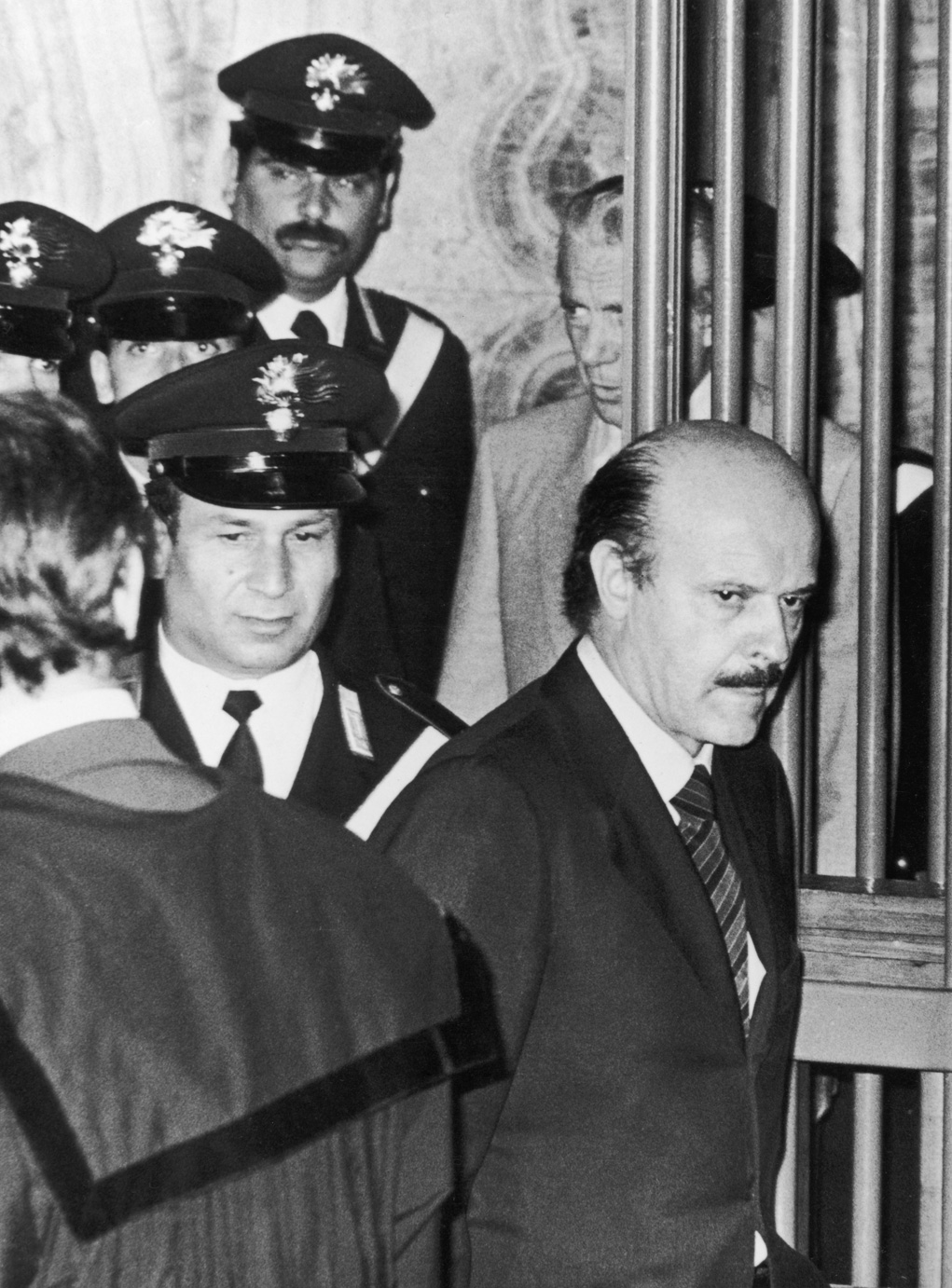 Tutti gli scandali italiani Foto 1 di 1 Giornalettismo