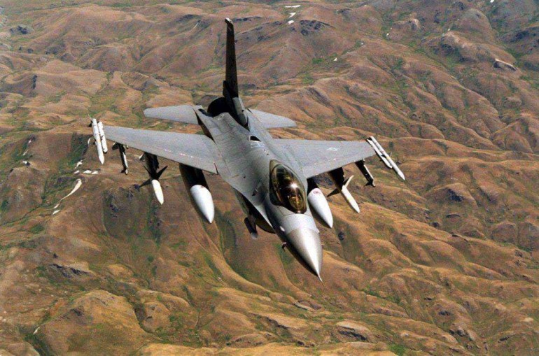 Il caccia F-16 che si perde nell'Adriatico