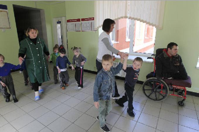 I neonati russi picchiati negli orfanotrofi