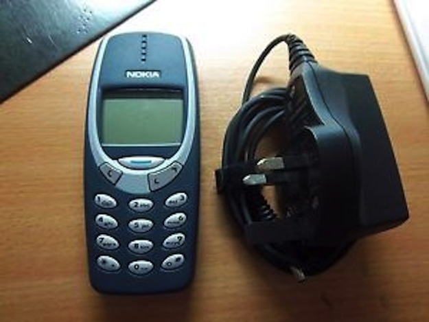 Nokia-3310-vs-iPhone-3