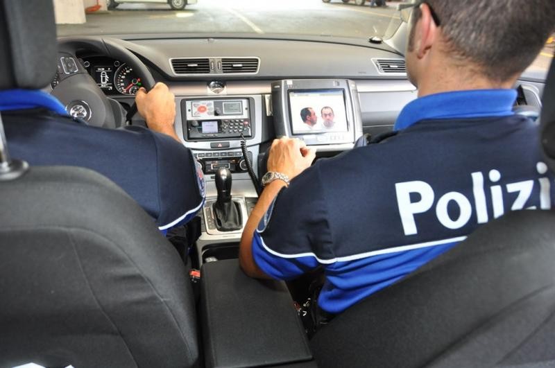 Risultati immagini per polizia svizzera