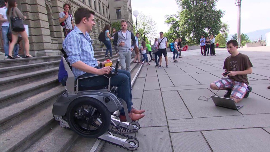 La sedia a rotelle creata da universitari che abbatte le ...