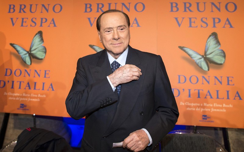 Auguri Di Natale Berlusconi.Gli Auguri Di Natale Di Silvio Berlusconi Renzi Costruisce Una Democrazia A Sua Misura Giornalettismo