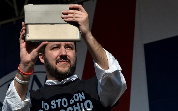 Matteo-Salvini-Ipad