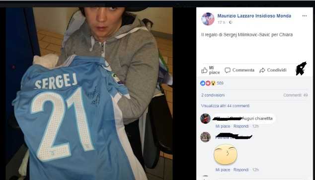 Sergej Milinkovic-Savic regala la sua maglietta della Lazio a Chiara Insidioso