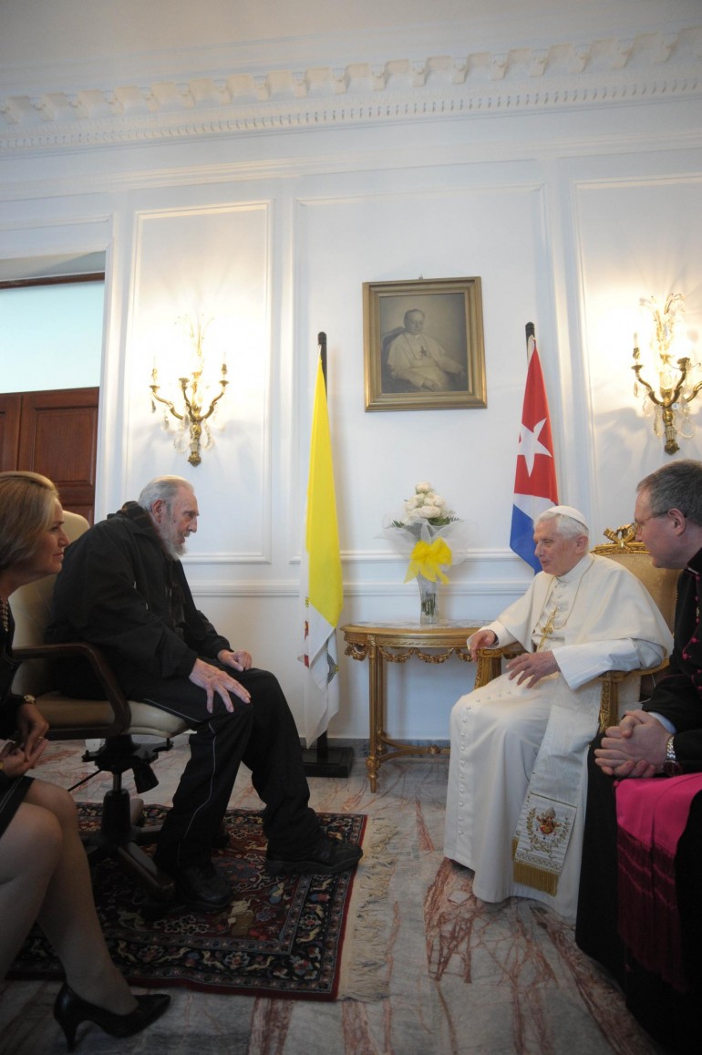 Papa Benedetto XVI incontra Fidel Castro nel 2012 (Foto Osservatore Romano/LaPresse28-03-2012 L'Avana, )