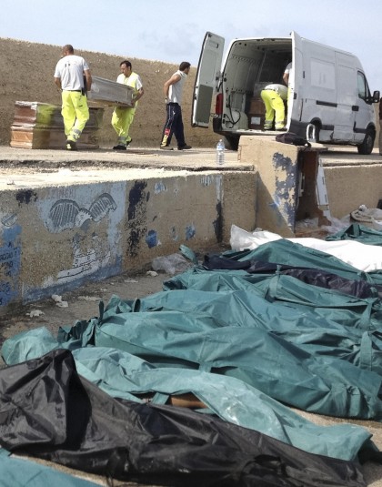 Tragedia a Lampedusa,continua il recupero dei cadaveri,centinaia di dispersi