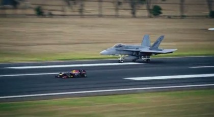 Infiniti Red Bull contro F18 Hornet (6)