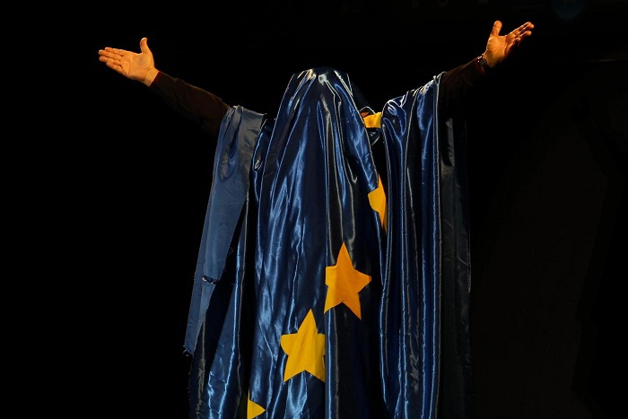 Beppe Grillo ed il suo show "Te La Do Io L'Europa" fanno tappa a Napoli al Teatro Palapartenope