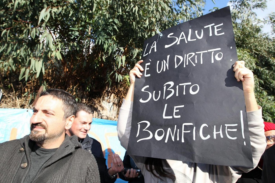 Pozzuoli - Protesta comitati "Terra dei fuochi"