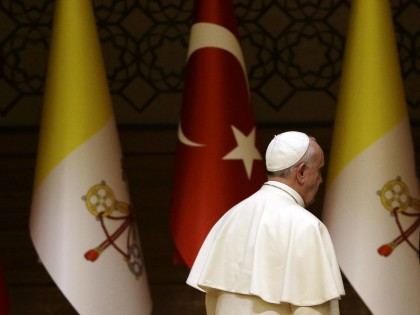 Papa Francesco in visita alla Moschea blu di Istanbul