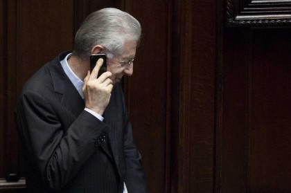 Mario Monti in un momento di pausa durante le elezioni del 2013 - Foto: LaPresse