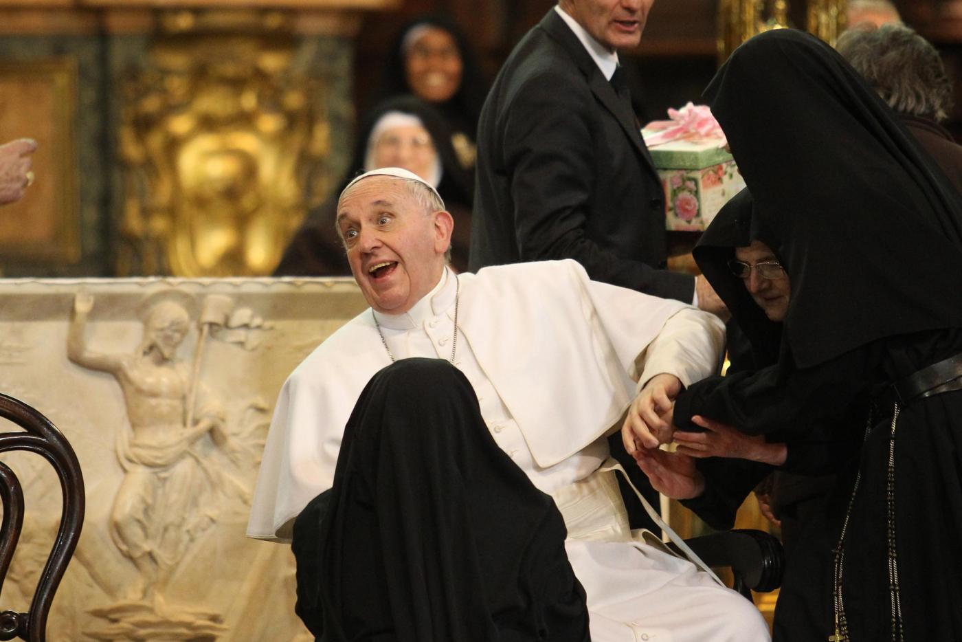 Papa Francesco, parlano le suore di clausura: «non abbiamo saputo resistergli»