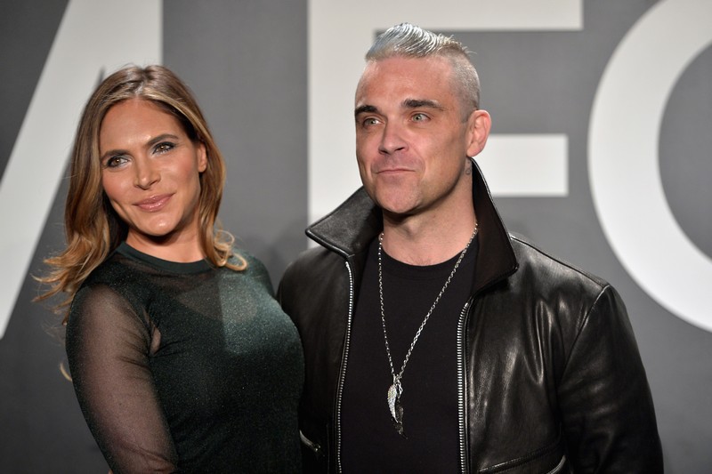 Robbie Williams e la moglie Ayda Field denunciati per molestie sessuali