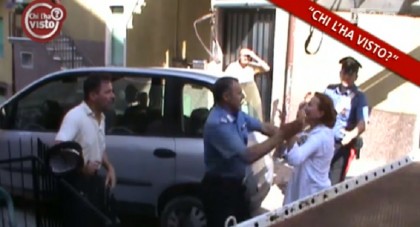 chi l'ha visto video carabinieri picchiano donna rimozione auto