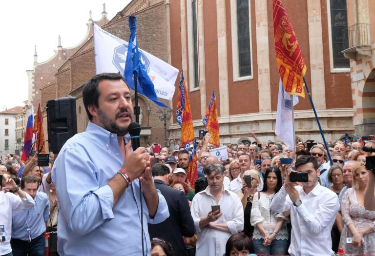 Per il ministro dell’Interno Matteo Salvini, le Ong che salvano vite sono «vicescafisti»