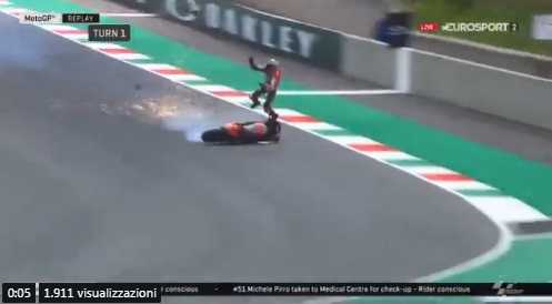MotoGP, Mugello: brutta caduta per il pilota Ducati Michele Pirro | VIDEO